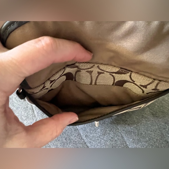 COACH VTG 90s Legacy Signature Turn Lock Brown Wristlet - Picture 5 of 10